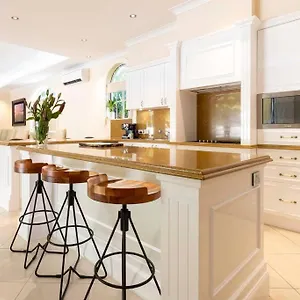 Barbados In The Tropics - 5 Bedroom Luxury Port Douglas